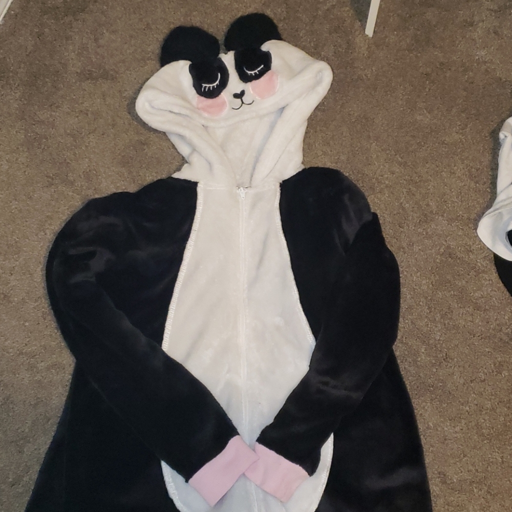 Panda onsie